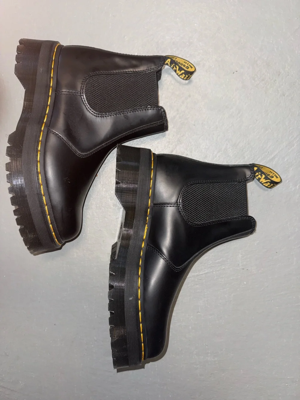Dr. Martens 2976 Chelsea Boots
